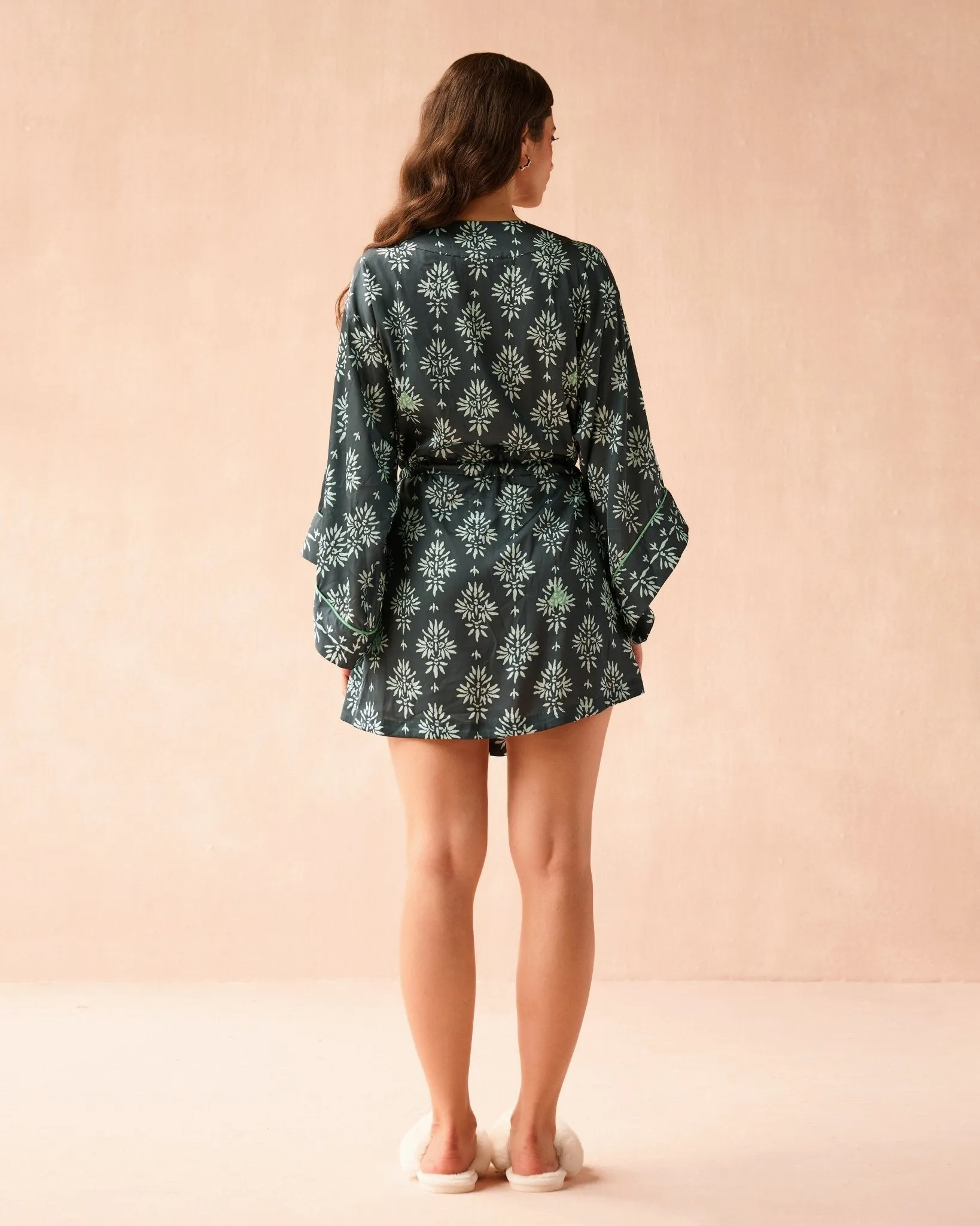 Aashi Robe