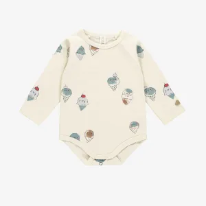 Cache-couche manches longues crème à motif de crème glacées en coton biologique, naissance || Cream bodysuit with ice cream print in organic cotton, newborn