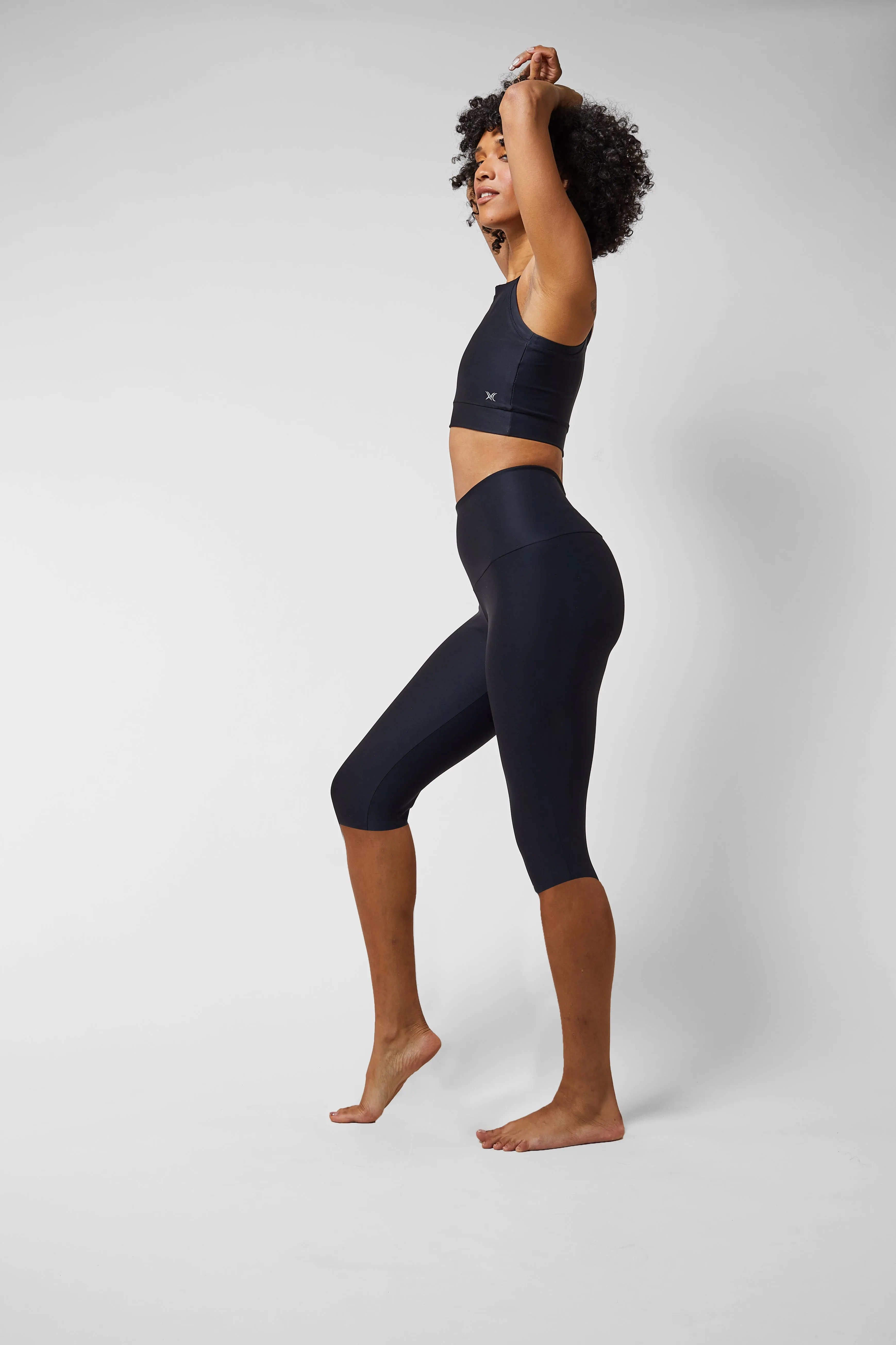 Extra Strong Compression Running Capri with Tummy Control Black