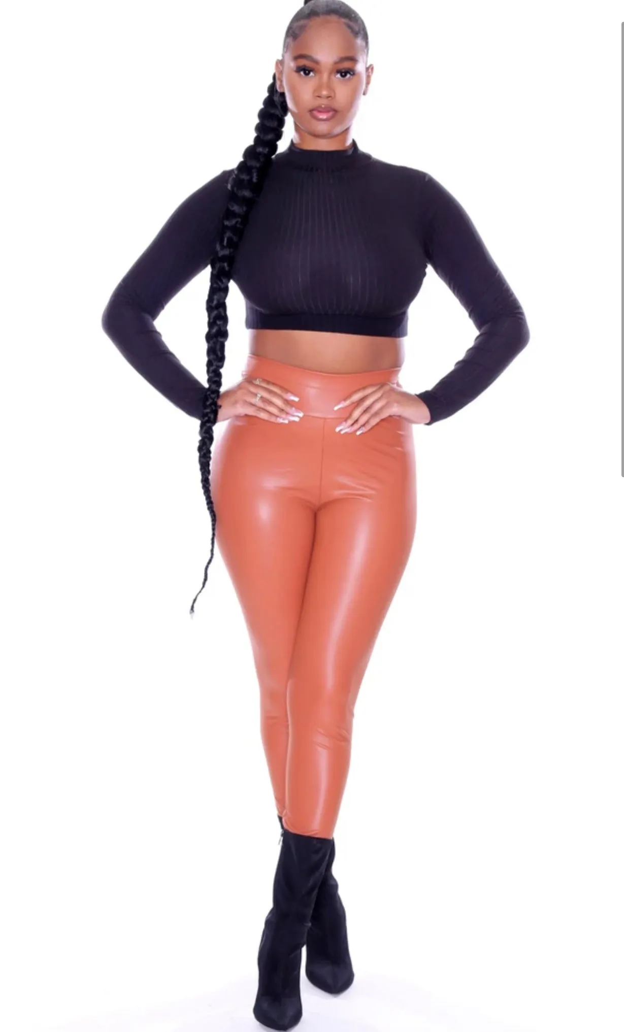 FAUX LEATHER RUCHED BUTT LIFTING LEGGINGS