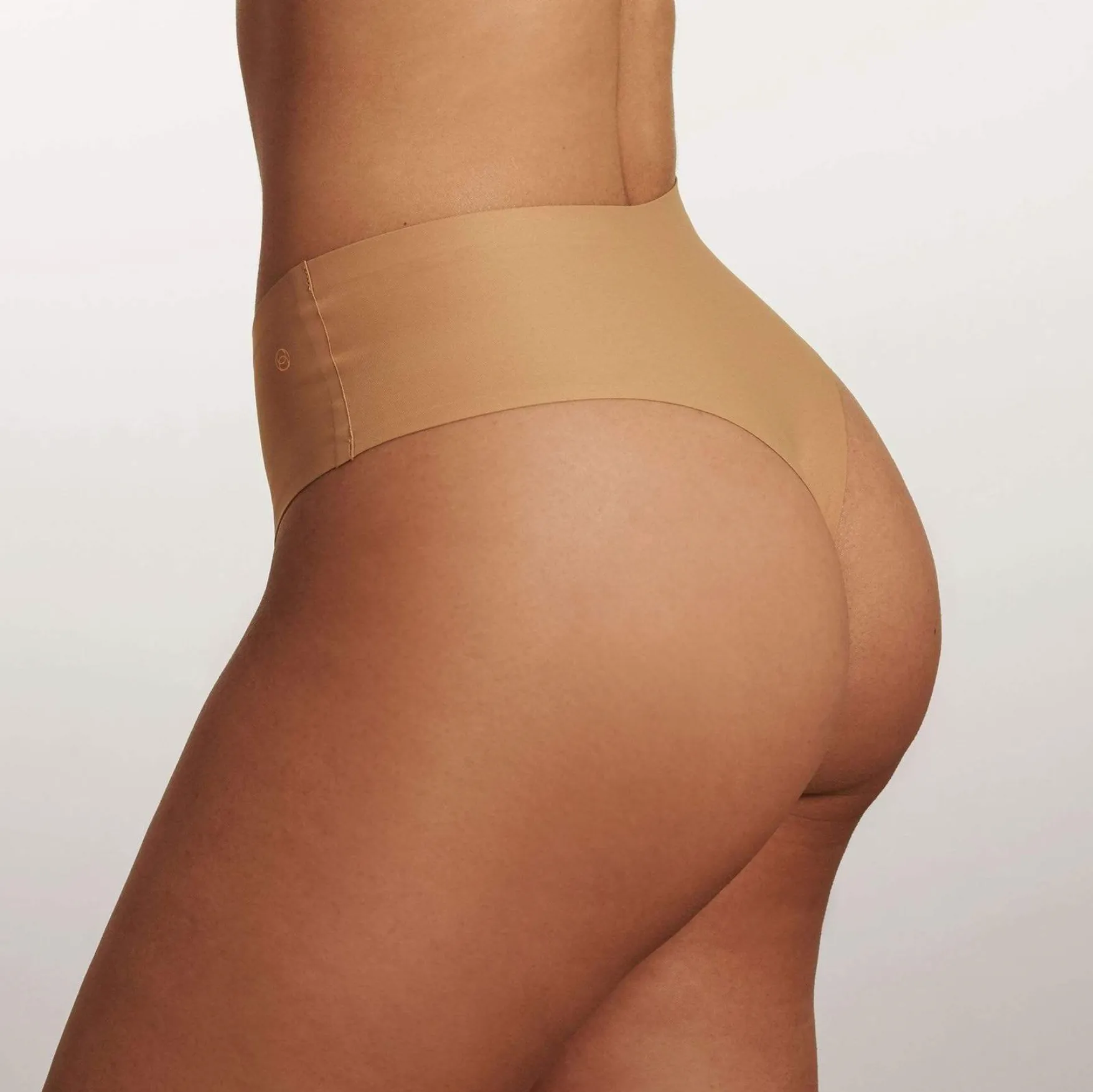 High-Waisted Seamless Thong (Mica)