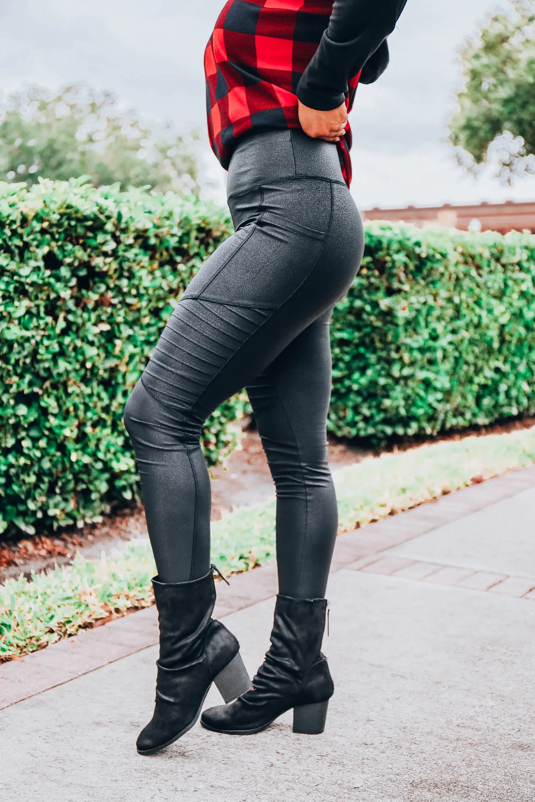 In Love By Now Motto Leggings - Black