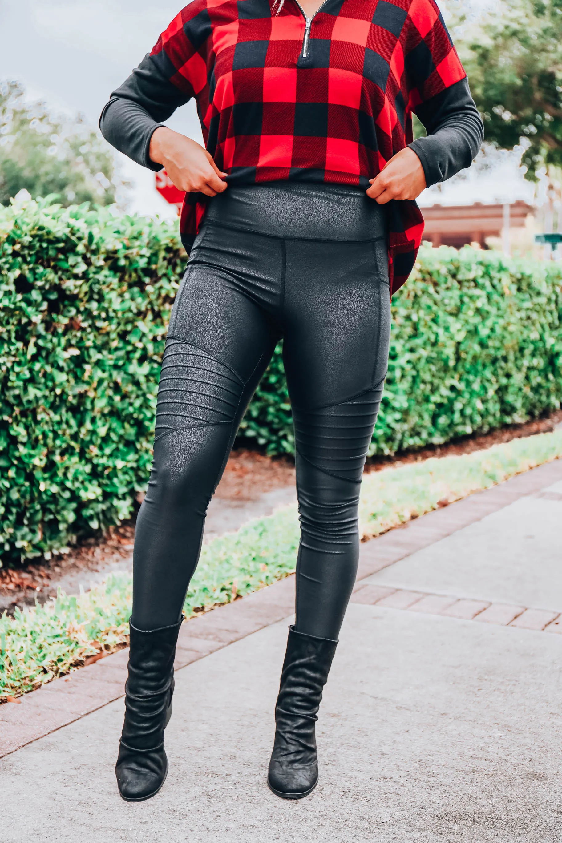 In Love By Now Motto Leggings - Black