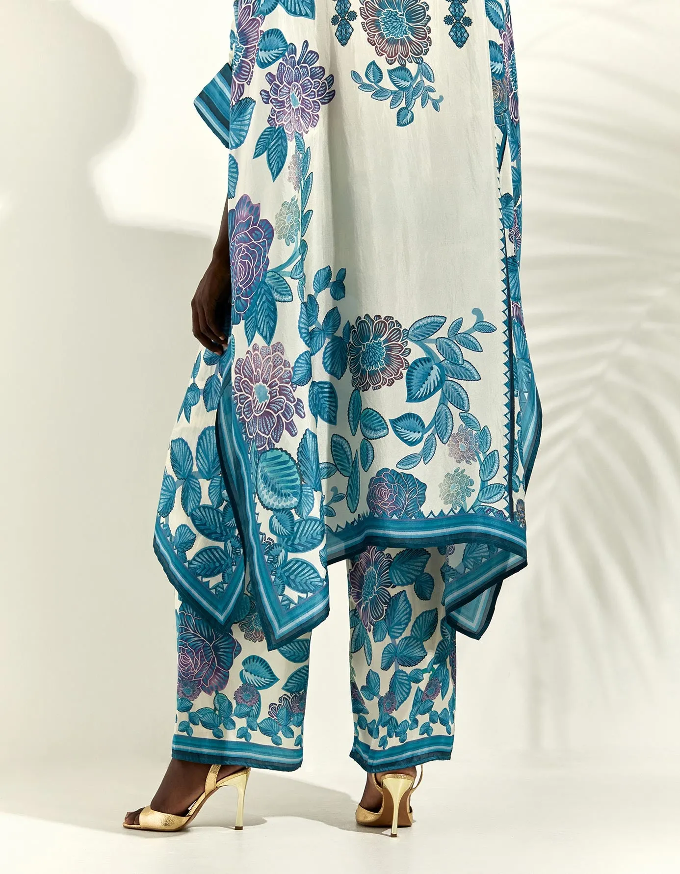Jamaica : Chantelle - Ivory/Blue