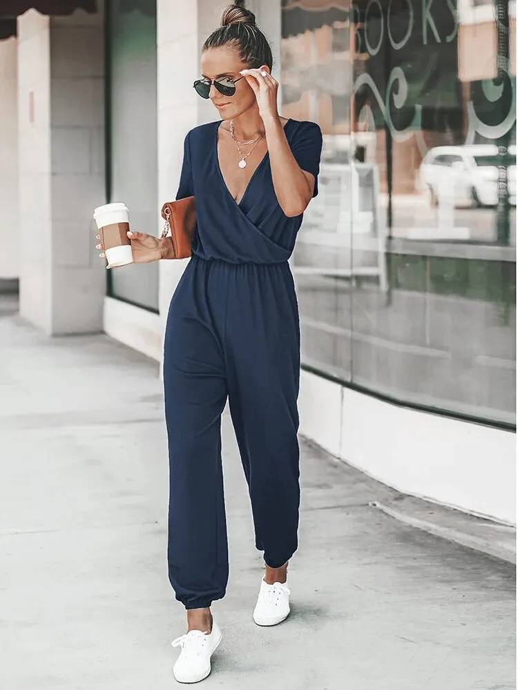 Julia - Kurzärmeliger Jumpsuit mit V-Ausschnitt