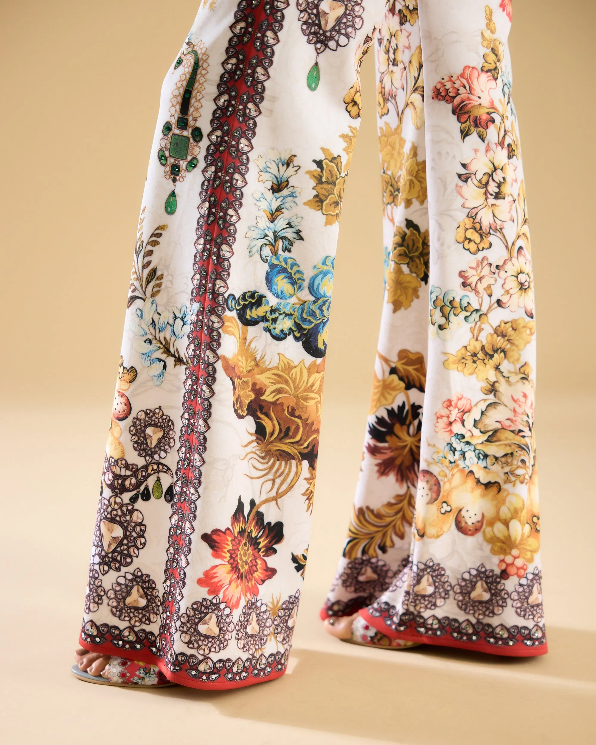 Nizam : Freya - Ivory/Red