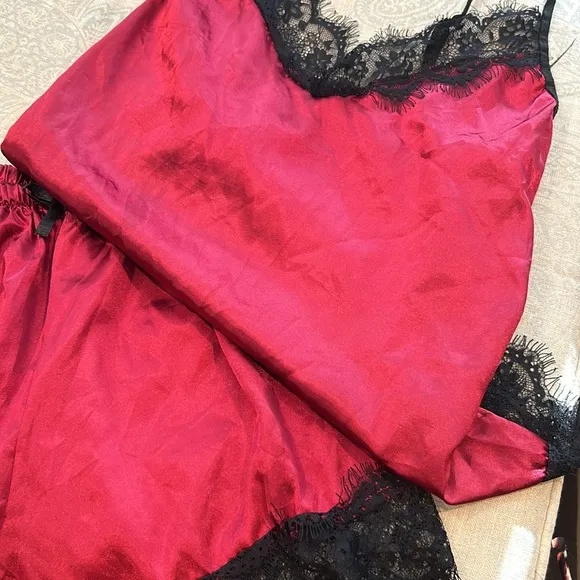 Non-Signe Two Piece Red Satin Lace Pajamas‎