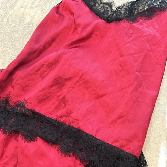 Non-Signe Two Piece Red Satin Lace Pajamas‎