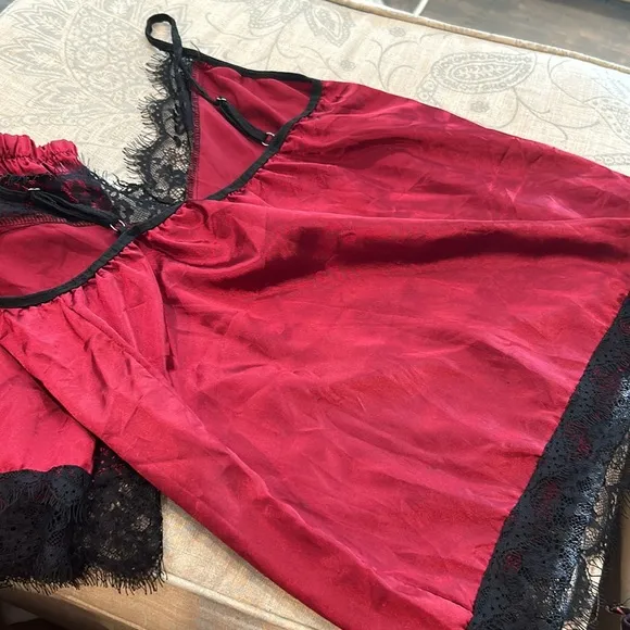 Non-Signe Two Piece Red Satin Lace Pajamas‎
