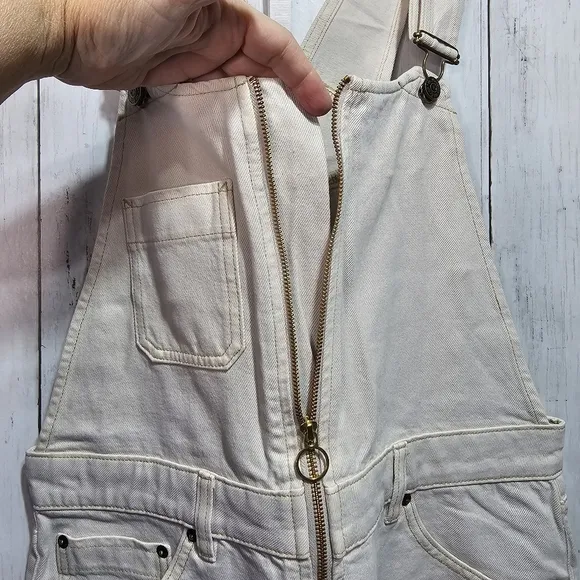 NWT Free People Women's Sunkissed Denim Shorts Overalls Jean Zip Up Size 8.