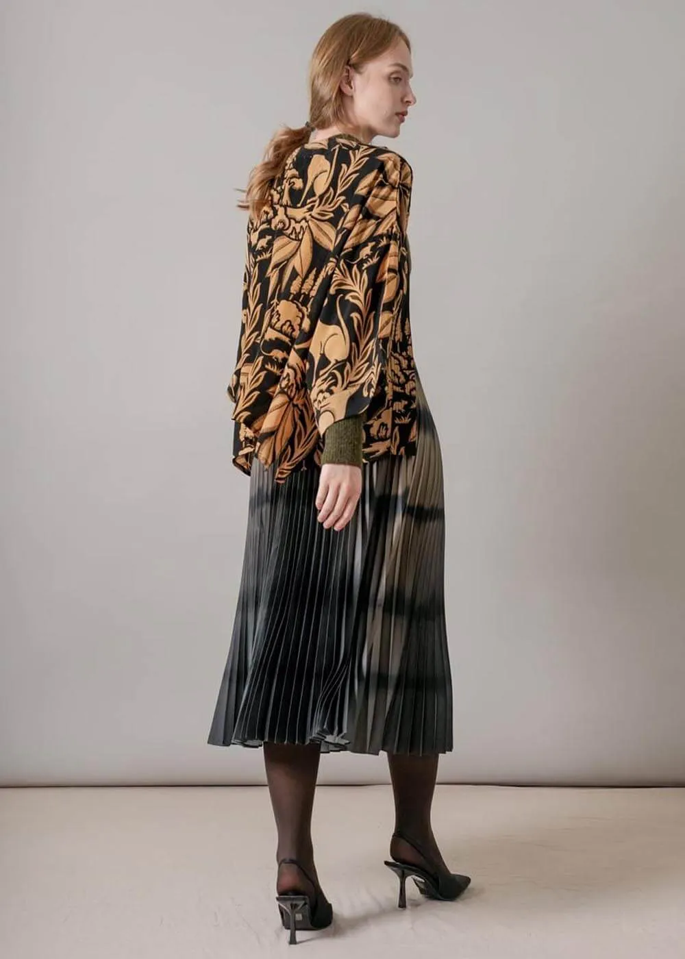 One Hundred Stars Sphinx Crepe Short Kimono Black