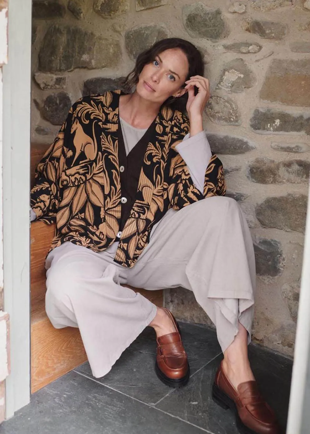 One Hundred Stars Sphinx Crepe Short Kimono Black