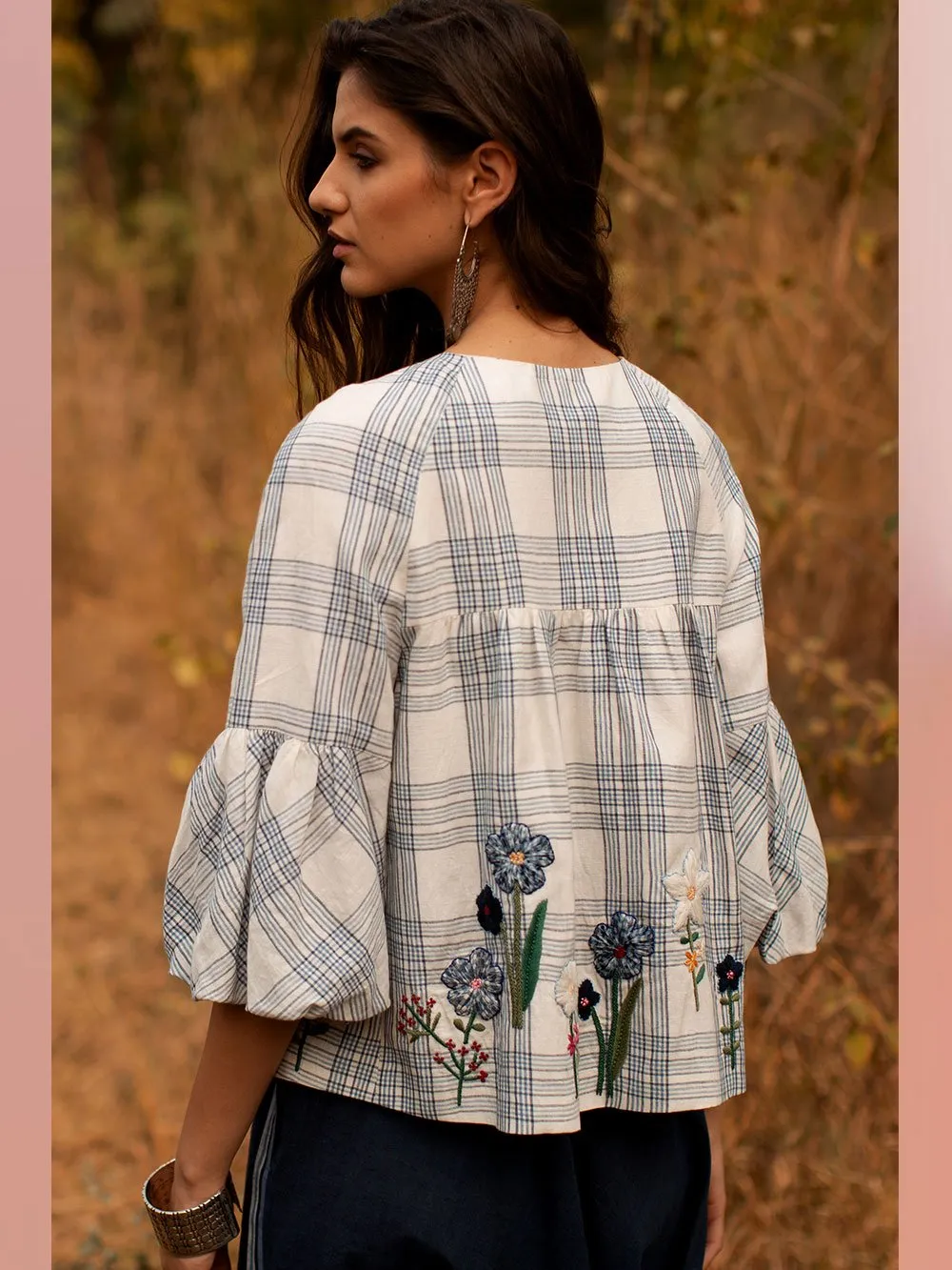 Payal Pratap   -   Jacket Jim  I  Short Jacket With Peplum Sleeves And Hand Embroidery