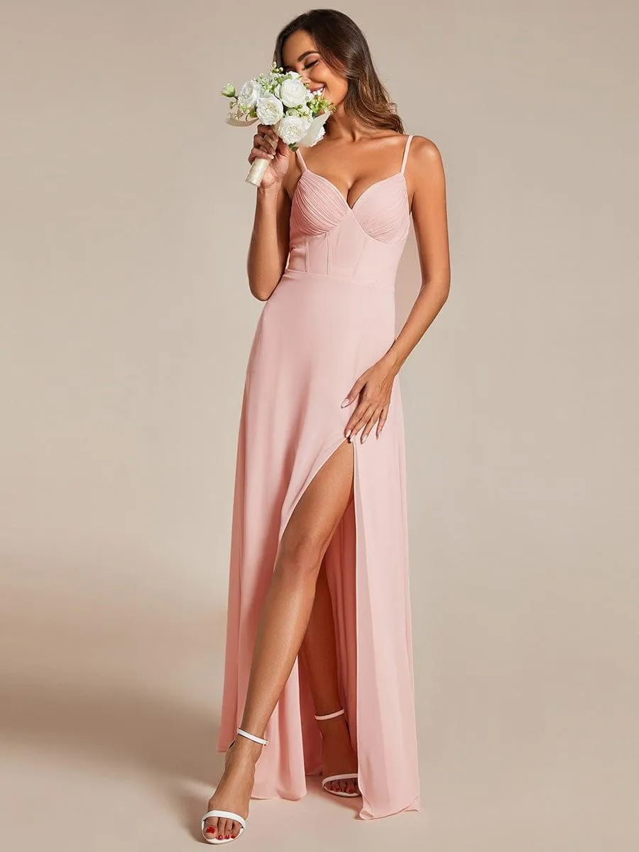 Robe de demoiselle d'honneur en mousseline à col en V et bretelles fines avec fente haute