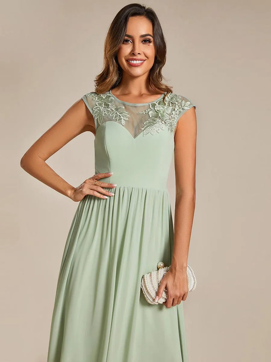 Robe de soirée trapèze à manches courtes et col rond en mousseline de soie avec imprimé sur les épaules(Vente finale)