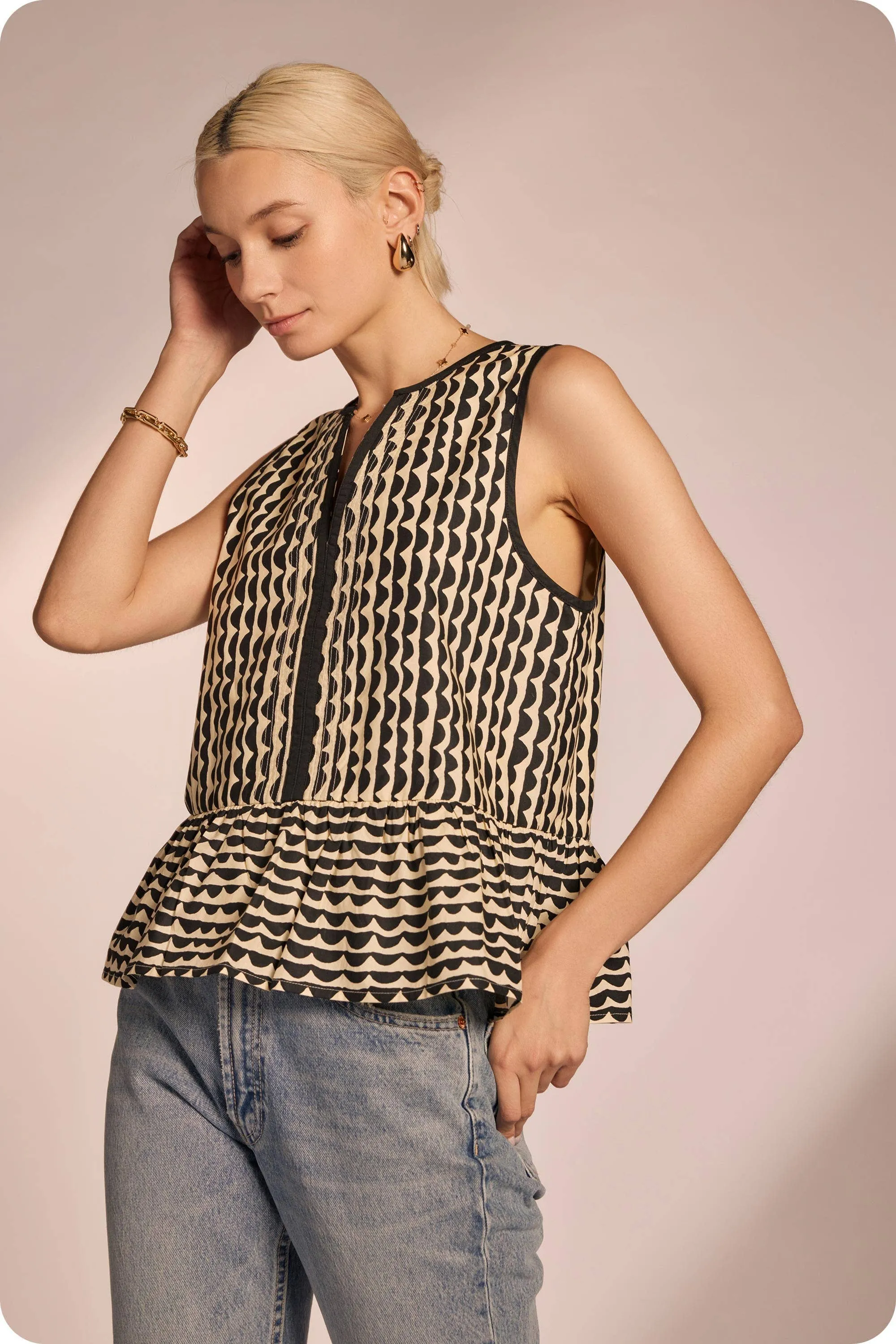 Scallop Print Sleeveless Blouse