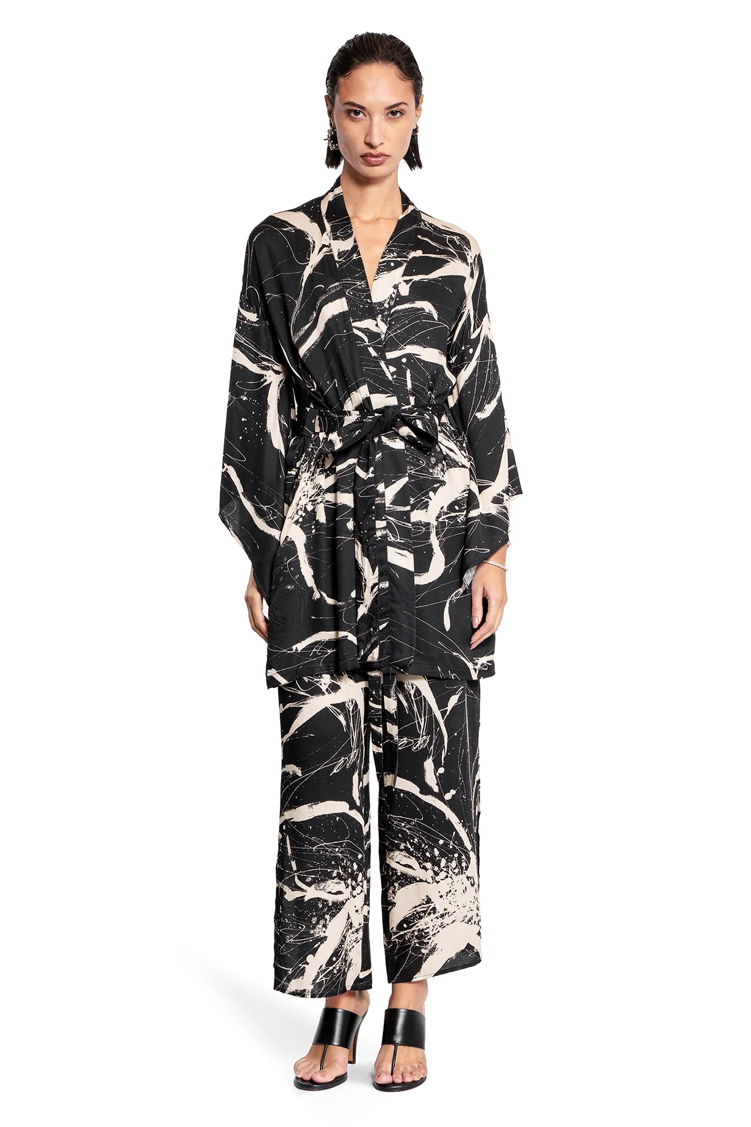 Script Kimono in Black