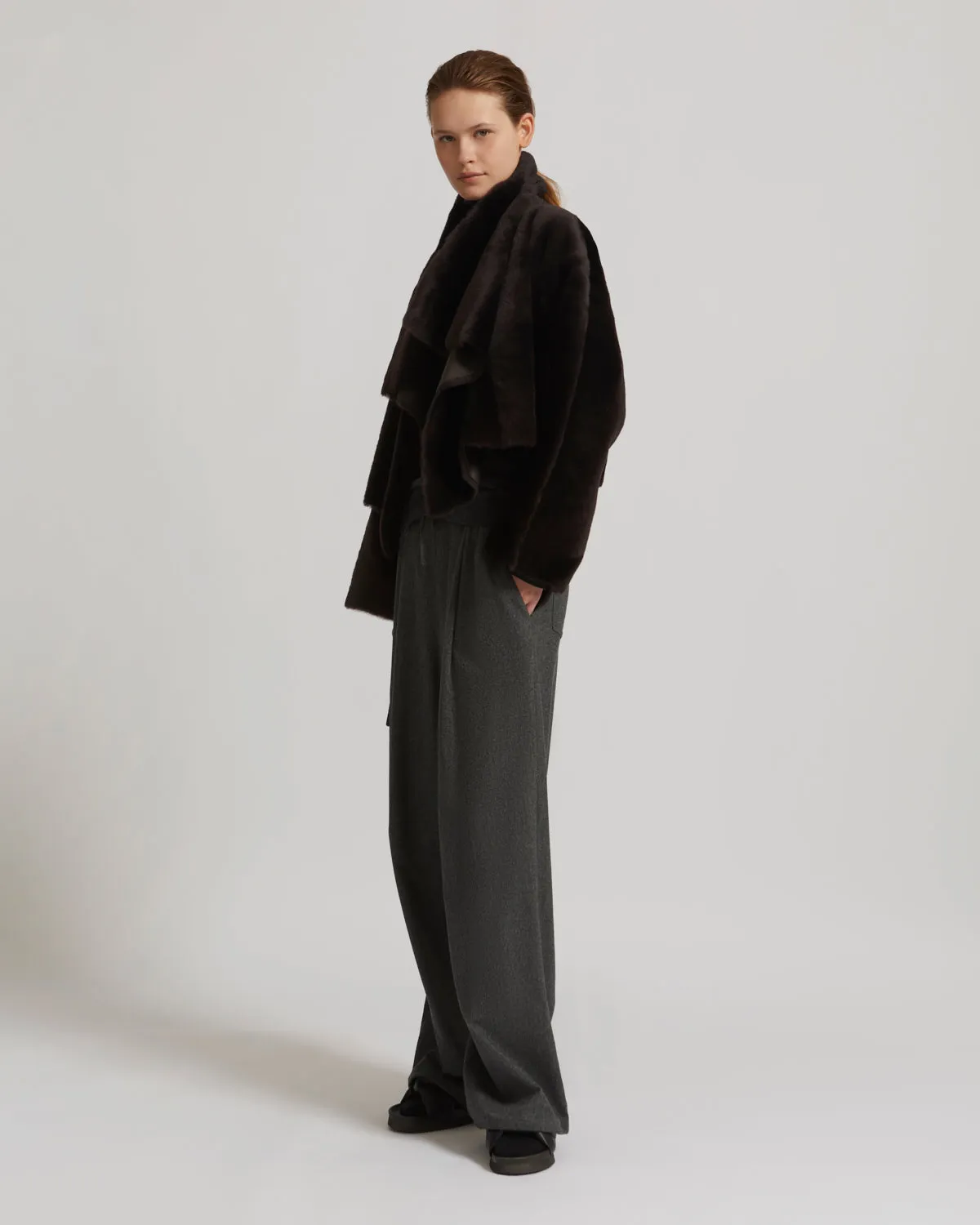 Short jacket in shearling