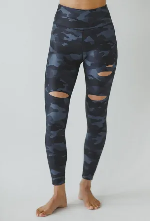 Slashed 7/8 Yoga Legging (Silver Camo)