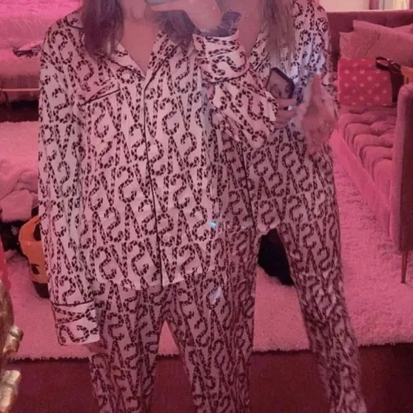 Victoria's Secret VS Logo Satin Pajamas Button Front Leopard Print White Pink M