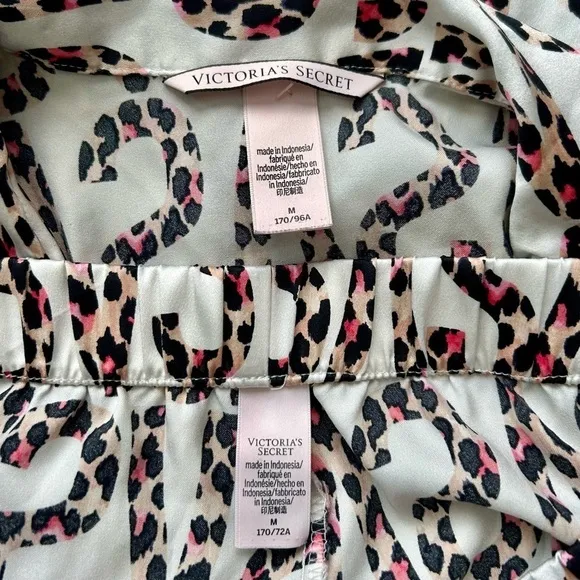 Victoria's Secret VS Logo Satin Pajamas Button Front Leopard Print White Pink M