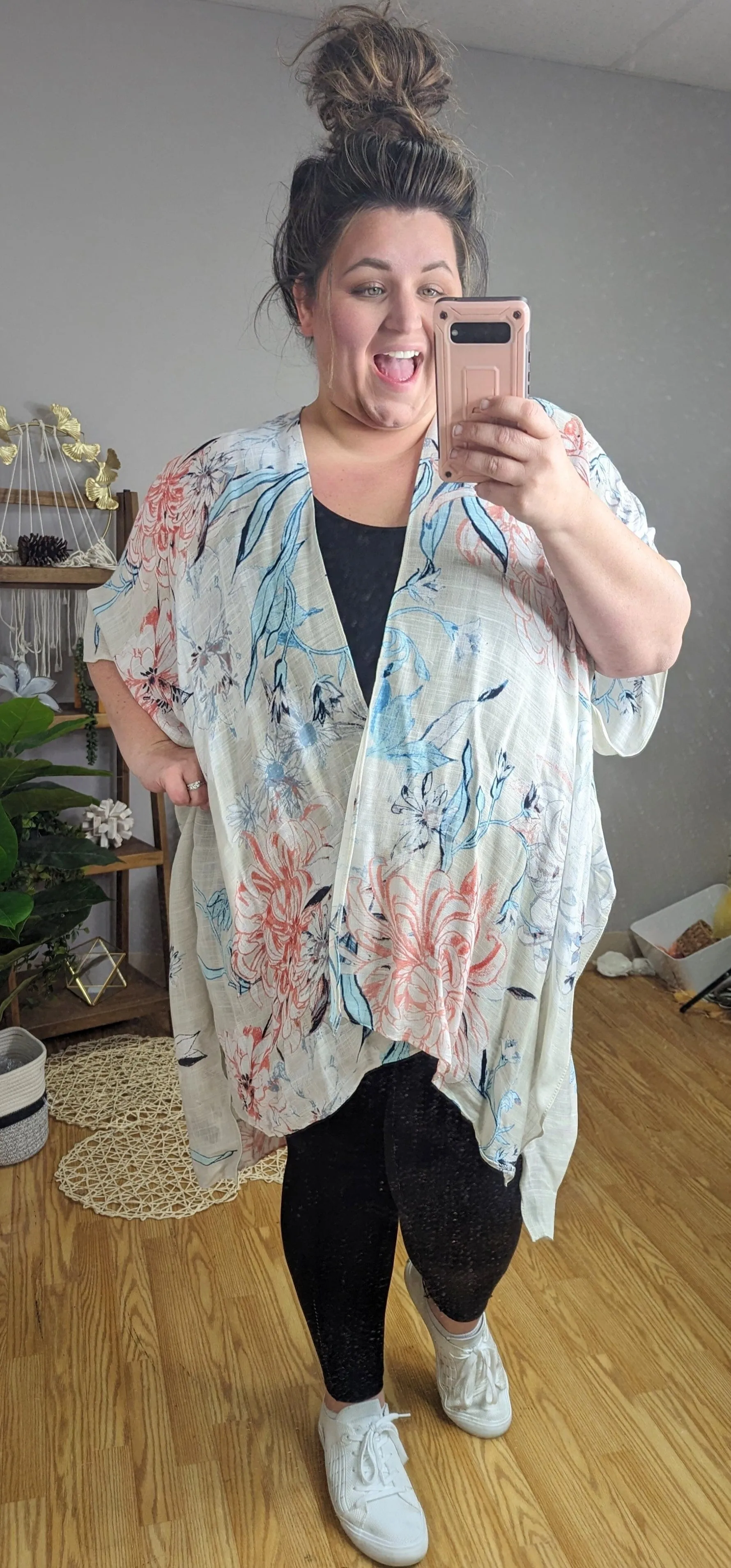 Virginia Airy Light Floral Kimono