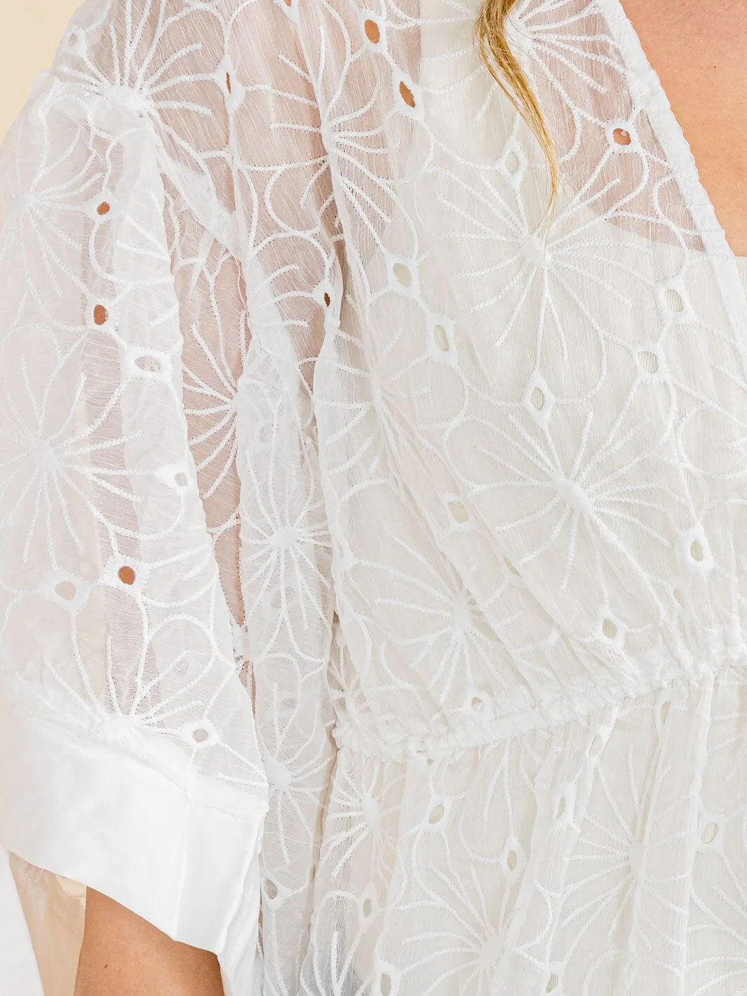 WOMEN'S SHORT SLEEVE FLORAL EYELET SELF TIE KIMONO