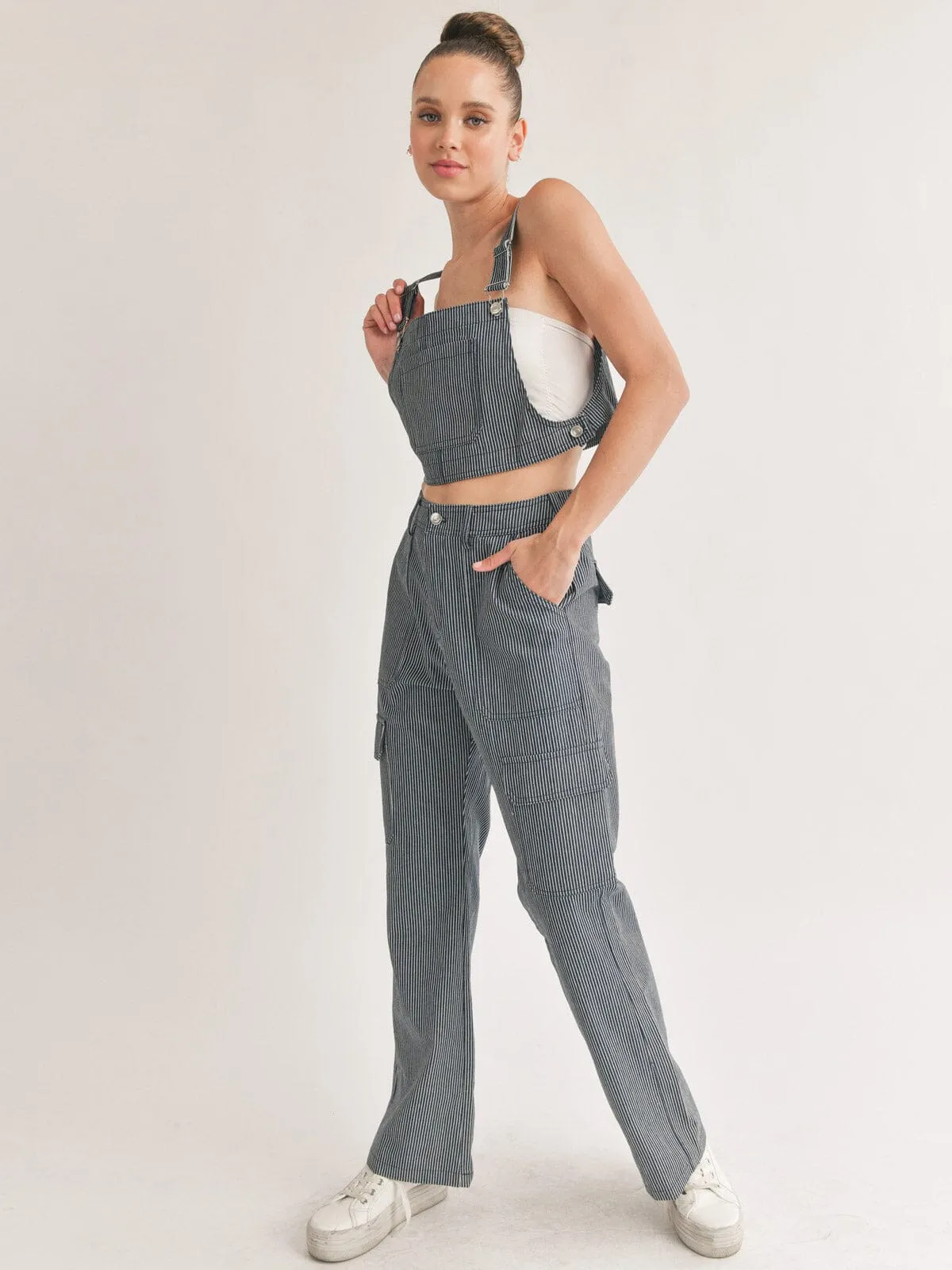 WOMEN'S SLEEVELESS CROP TOP & BUTTON CLOSURE PANTS DENIM STRIPES 2PC SET